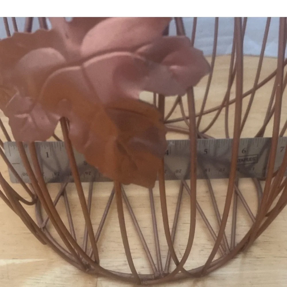 Decorative Copper color Wire Basket with Leaf Accents & handles About 7x7 NWT